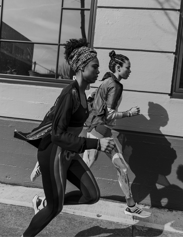 Girls on a run by Photographer Rafael Astorga