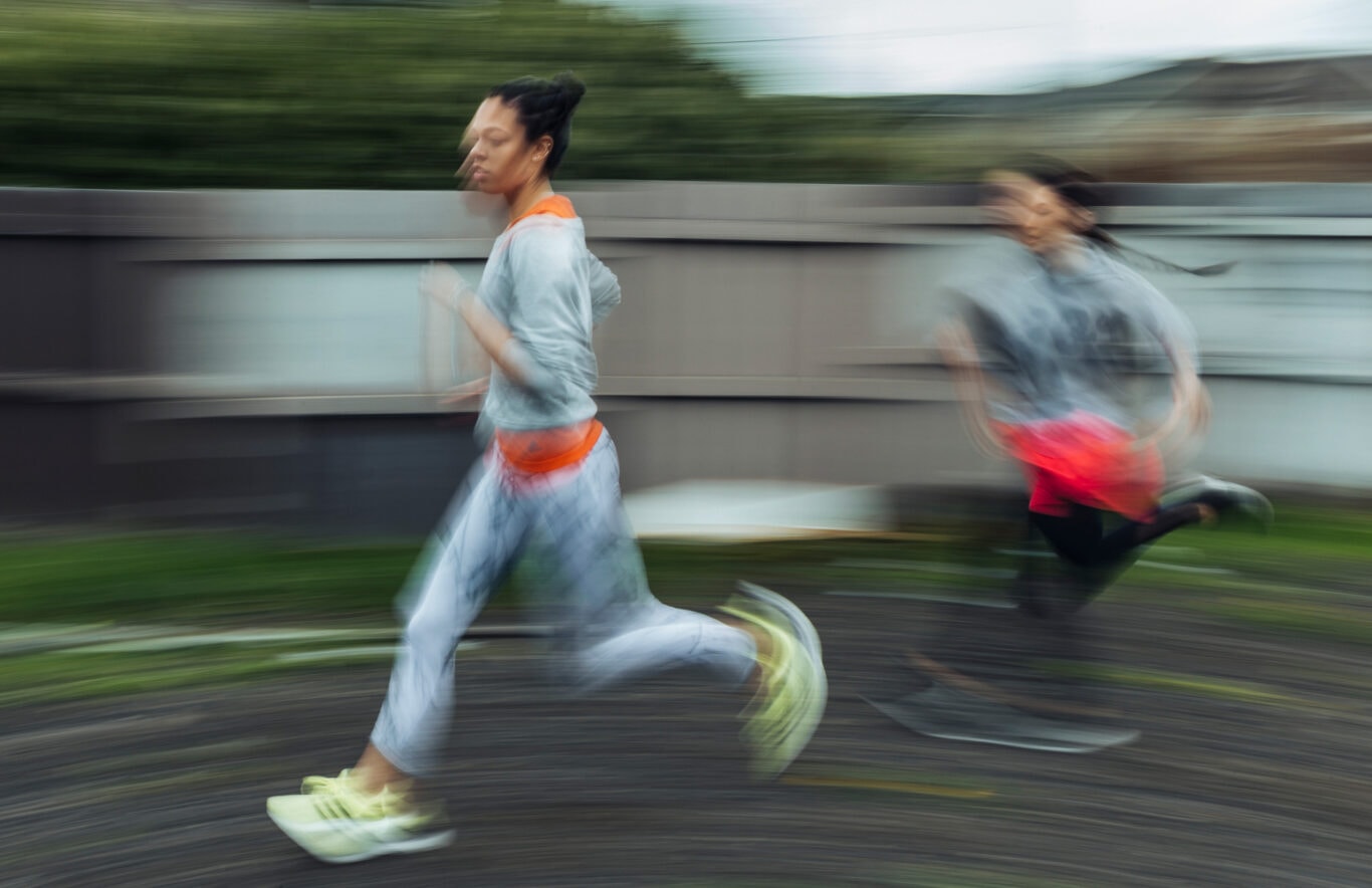 Girls on a run by Photographer Rafael Astorga