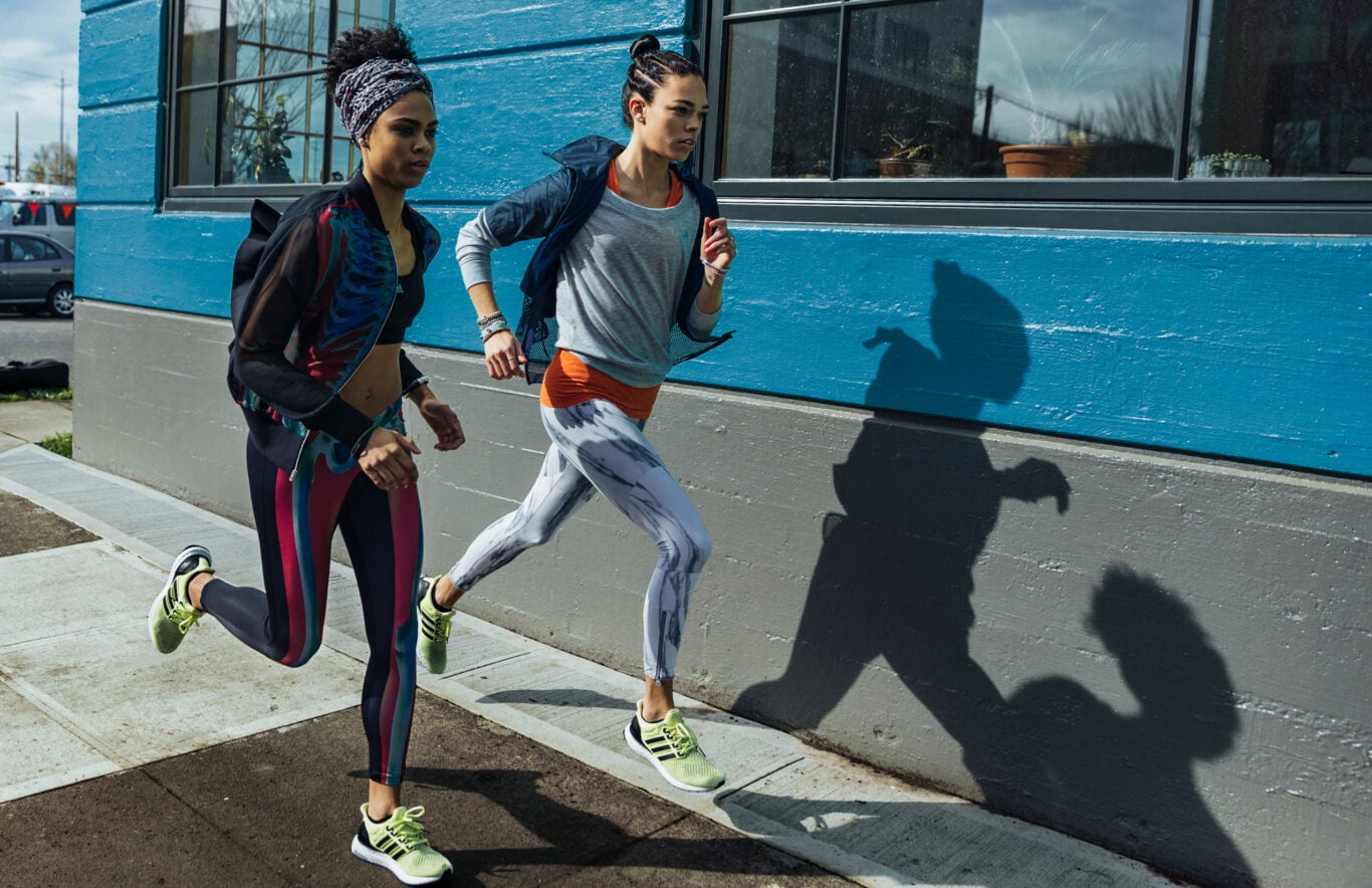 Girls on a run by Photographer Rafael Astorga